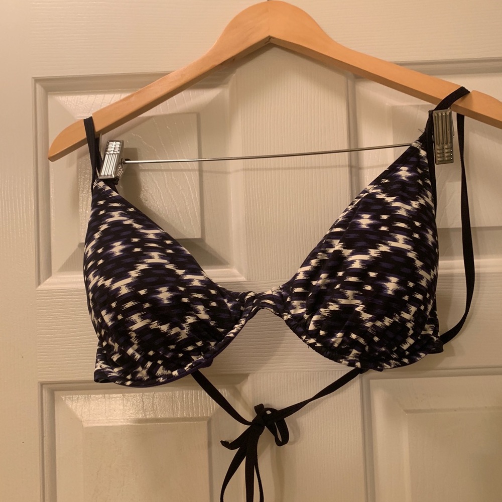 Skye bikini top